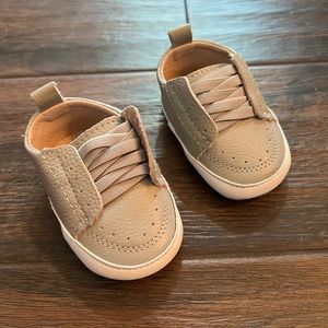 Little Love Bug - Grey Carter Sneaker